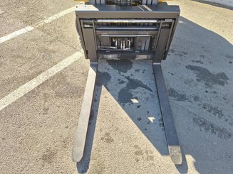 Four wheel front forklift Caterpillar GP25NT