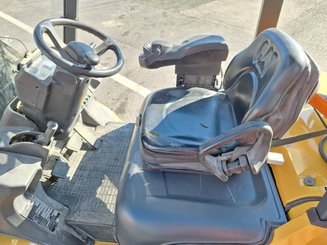 Four wheel front forklift Caterpillar GP25NT