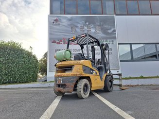 Four wheel front forklift Caterpillar GP30N - 7