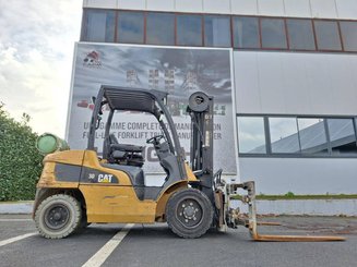 Four wheel front forklift Caterpillar GP30N - 8
