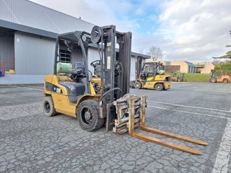 Four wheel front forklift Caterpillar GP30N - 17