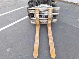 Four wheel front forklift Caterpillar GP30N - 13