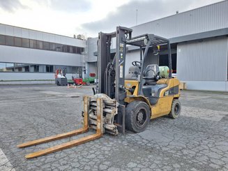 Four wheel front forklift Caterpillar GP30N - 16