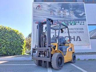 Four wheel front forklift Caterpillar GP30N