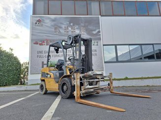 Four wheel front forklift Caterpillar GP30N - 11