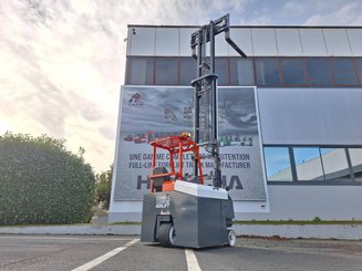 Four-way forklift Combilift C2500CBE