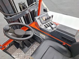 Four-way forklift Combilift C2500CBE