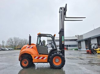 All-terrain forklift Ausa C400H