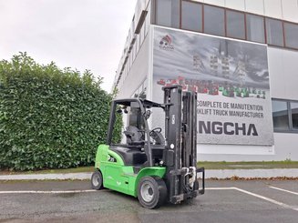 Four wheel front forklift Hangcha XC35i
