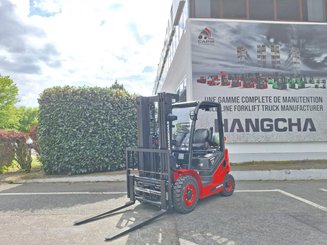 Four wheel front forklift Hangcha XF20G-2 - 1