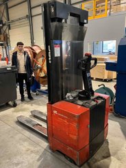 Pedestrian pallet stacker Euroloc 42