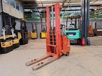 Pedestrian pallet stacker BT LSF 1250 EE - 1