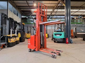 Pedestrian pallet stacker BT LSF 1250 EE - 6
