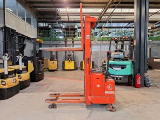 Pedestrian pallet stacker BT LSF 1250 EE