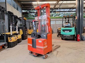 Pedestrian pallet stacker BT LSF 1250 EE