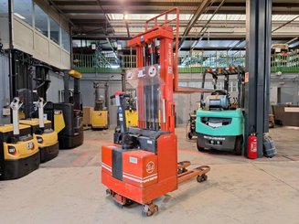 Pedestrian pallet stacker BT LSF 1250 EE