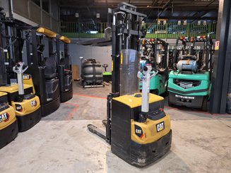 Pedestrian pallet stacker Caterpillar NSP16N2