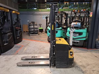 Pedestrian pallet stacker Caterpillar NSP16N2