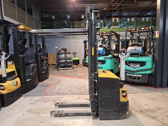 Pedestrian pallet stacker Caterpillar NSP16N2