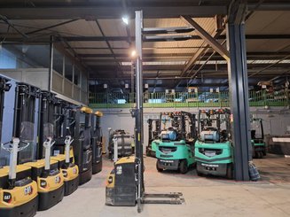 Pedestrian pallet stacker Caterpillar NSP16N2