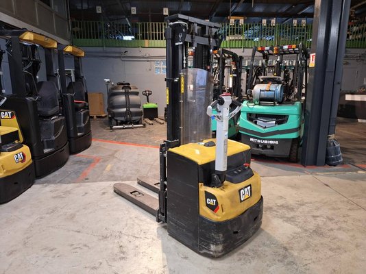 Pedestrian pallet stacker Caterpillar NSP16N2 - 1