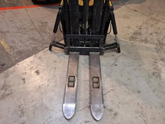Pedestrian pallet stacker Caterpillar NSP16N2