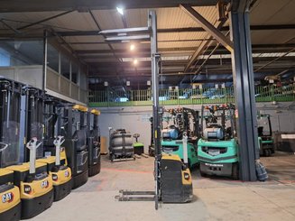 Pedestrian pallet stacker Caterpillar NSP16N2