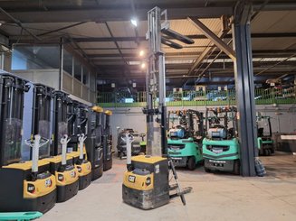 Pedestrian pallet stacker Caterpillar NSP16N2