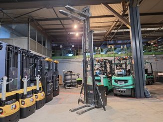 Pedestrian pallet stacker Caterpillar NSP16N2