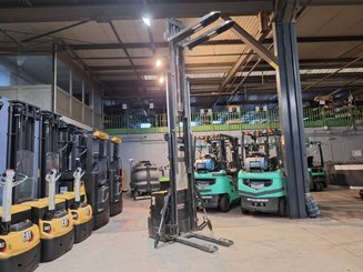 Pedestrian pallet stacker Caterpillar NSP16N2