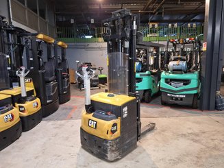 Pedestrian pallet stacker Caterpillar NSP16N2