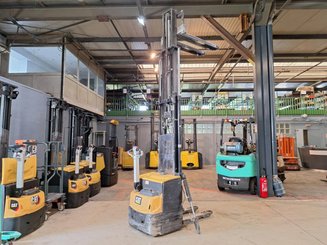 Pedestrian pallet stacker Caterpillar NSP16N2