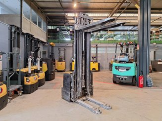 Pedestrian pallet stacker Caterpillar NSP16N2