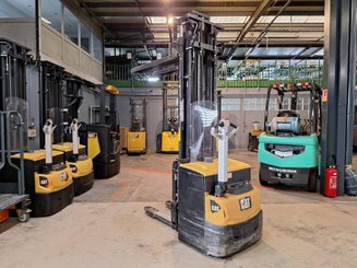 Pedestrian pallet stacker Caterpillar NSP16N2