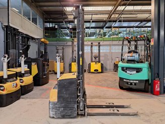 Pedestrian pallet stacker Caterpillar NSP16N2