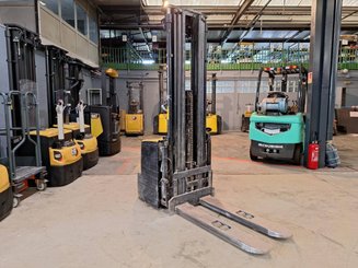 Pedestrian pallet stacker Caterpillar NSP16N2
