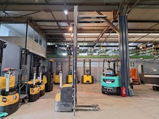 Pedestrian pallet stacker Caterpillar NSP16N2