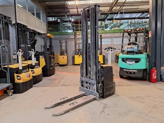 Pedestrian pallet stacker Caterpillar NSP16N2