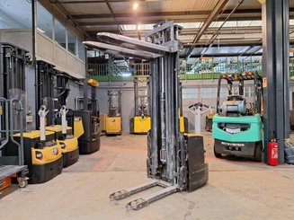 Pedestrian pallet stacker Caterpillar NSP16N2