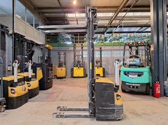 Pedestrian pallet stacker Caterpillar NSP16N2