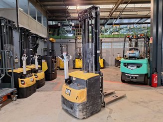 Pedestrian pallet stacker Caterpillar NSP16N2