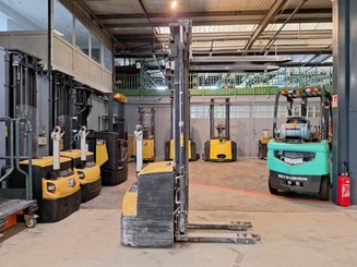 Pedestrian pallet stacker Caterpillar NSP16N2