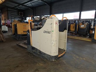 Stand-on pallet truck Crown WT3040