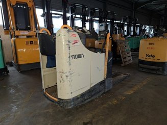 Stand-on pallet truck Crown WT3040