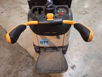 Stand-on pallet stacker Crown DT3040