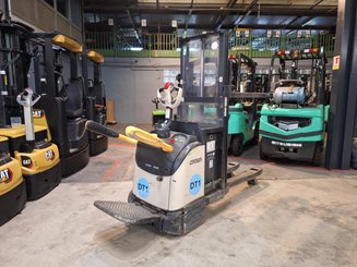 Stand-on pallet stacker Crown DT3040