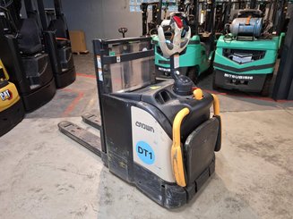 Stand-on pallet stacker Crown DT3040