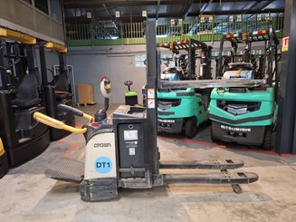 Stand-on pallet stacker Crown DT3040
