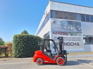 Four wheel front forklift Hangcha XF35D-2