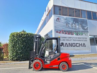 Four wheel front forklift Hangcha XF35D-2